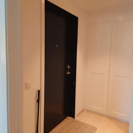 Stilren Midt Pa Lade Apartament *